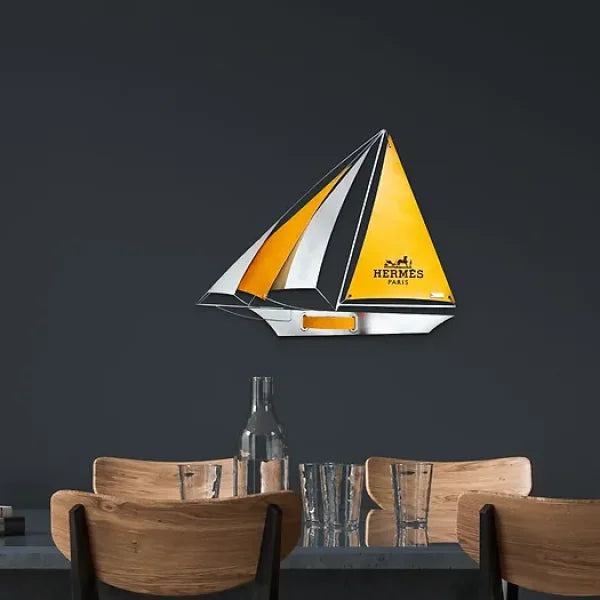 Le Bateau 55 d’Arcanis — bateau sculptural en acier poli miroir avec voiles en cuir, édition n°7/50