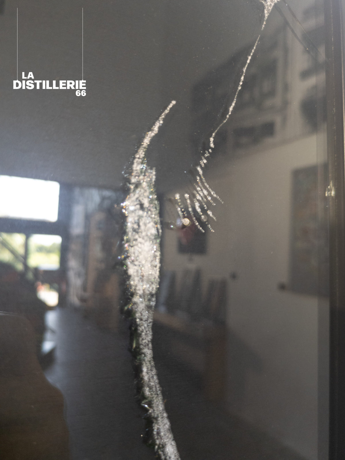 Contre-Jour 1 — œuvre murale de Méta en verre fracturé, art contemporain