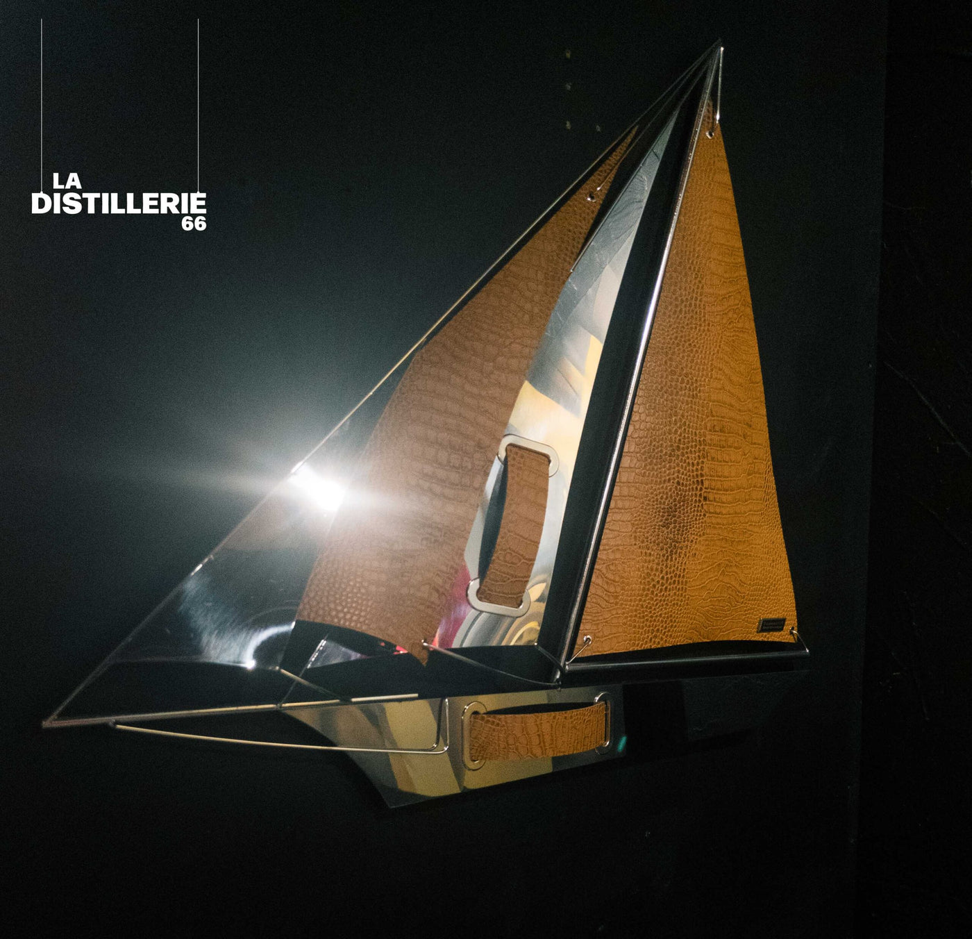 Arcanis — CRONOS 70 cuir marron, sculpture de bateau en acier inoxydable et cuir