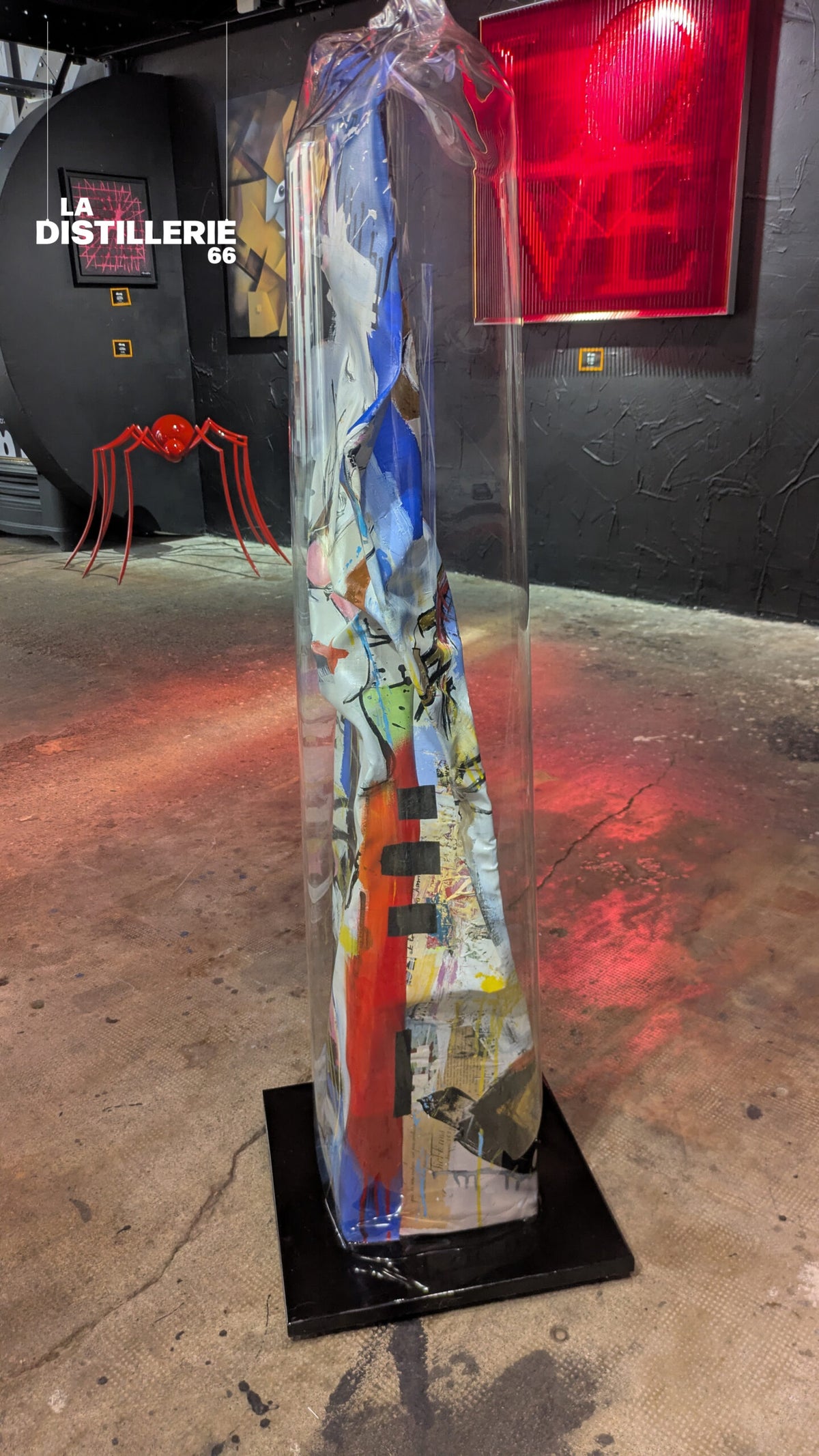 Ecoute Le Silence — sculpture de Thierry Clamens mêlant bois, toile et plexiglas