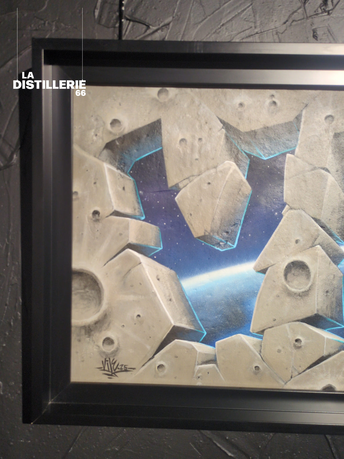From the Moon to Earth — création de Vile au spray et à l’acrylique sur imitation béton