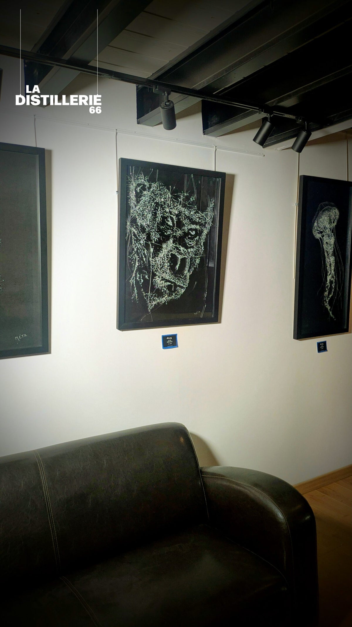 Tableau Gorille de l’artiste Méta — verre brisé et matière fragmentée