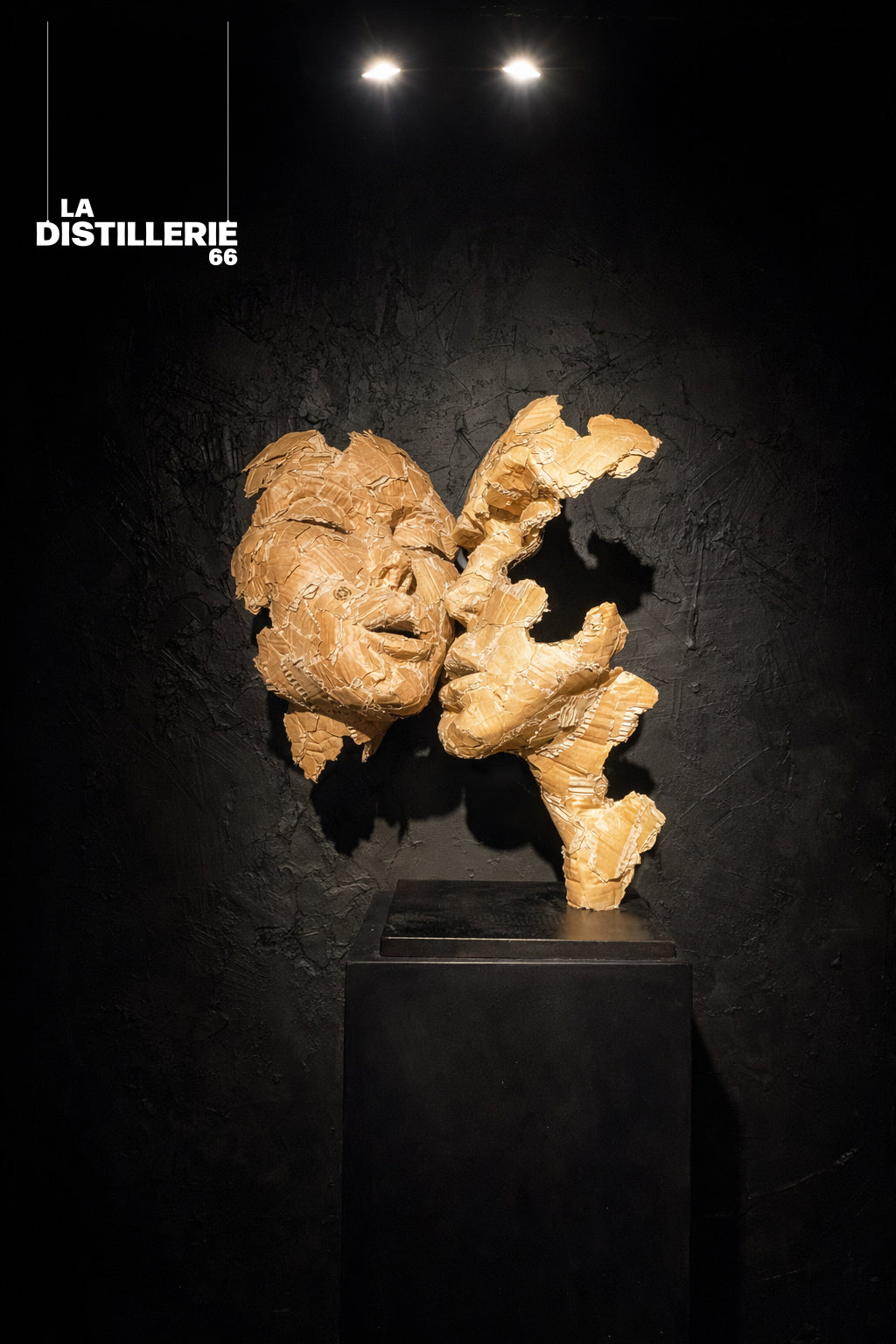 La Passion — sculpture contemporaine d’Éric Montaux en acier et carton