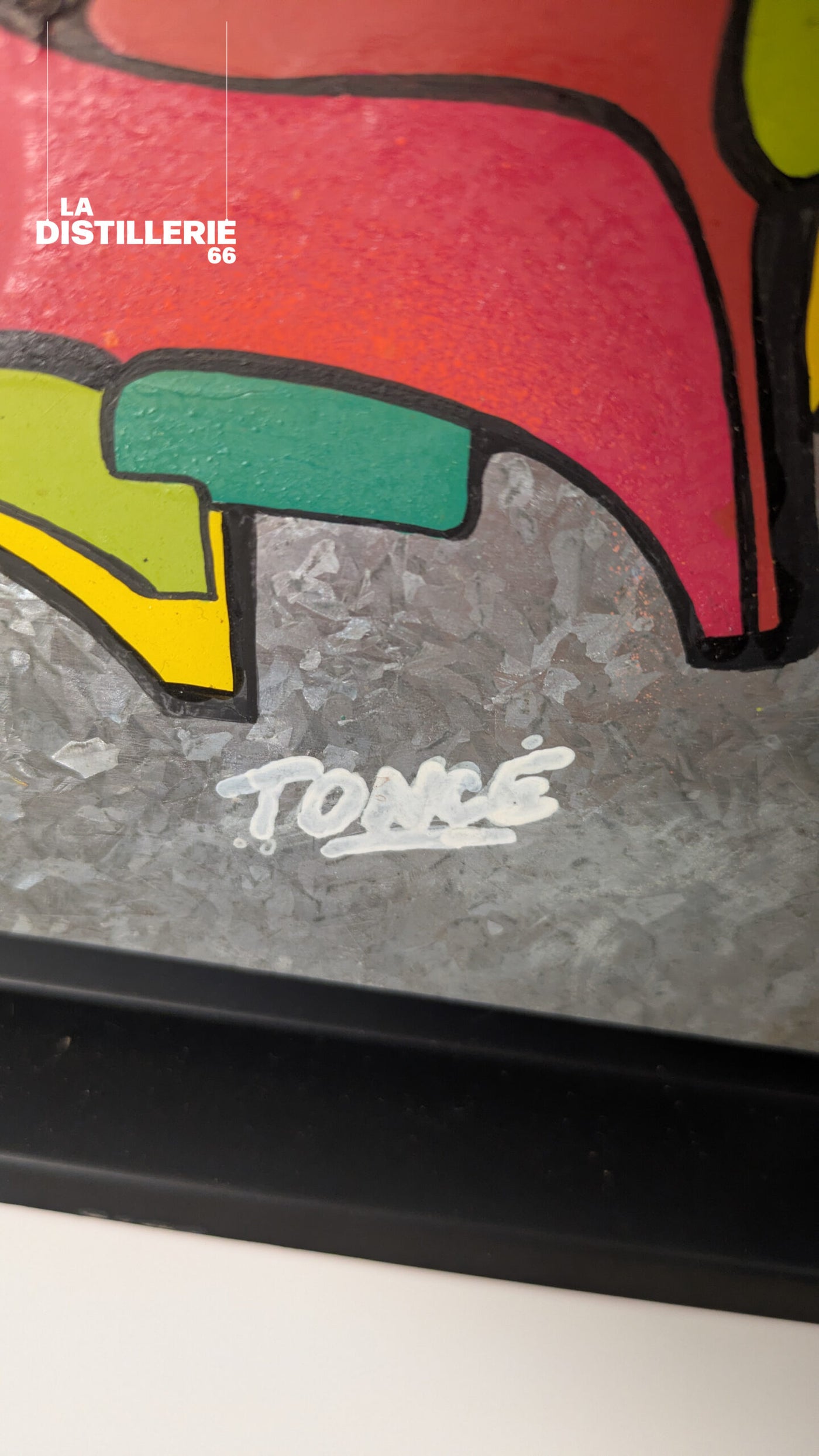 Œuvre de Toncé Letters Flow — graffiti abstrait et matière acier