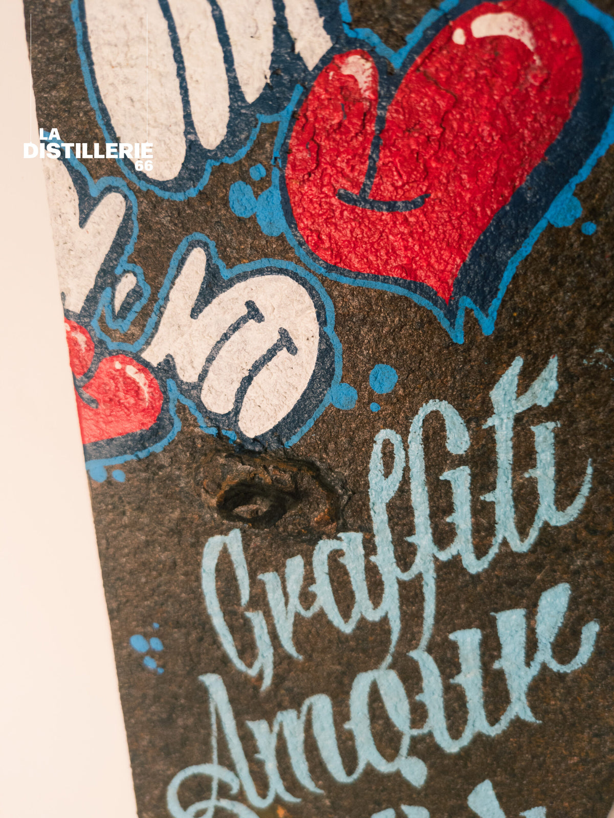 Œuvre Graffiti Paris par Kœurélé — recycl’art, acier rouillé et peinture urbaine