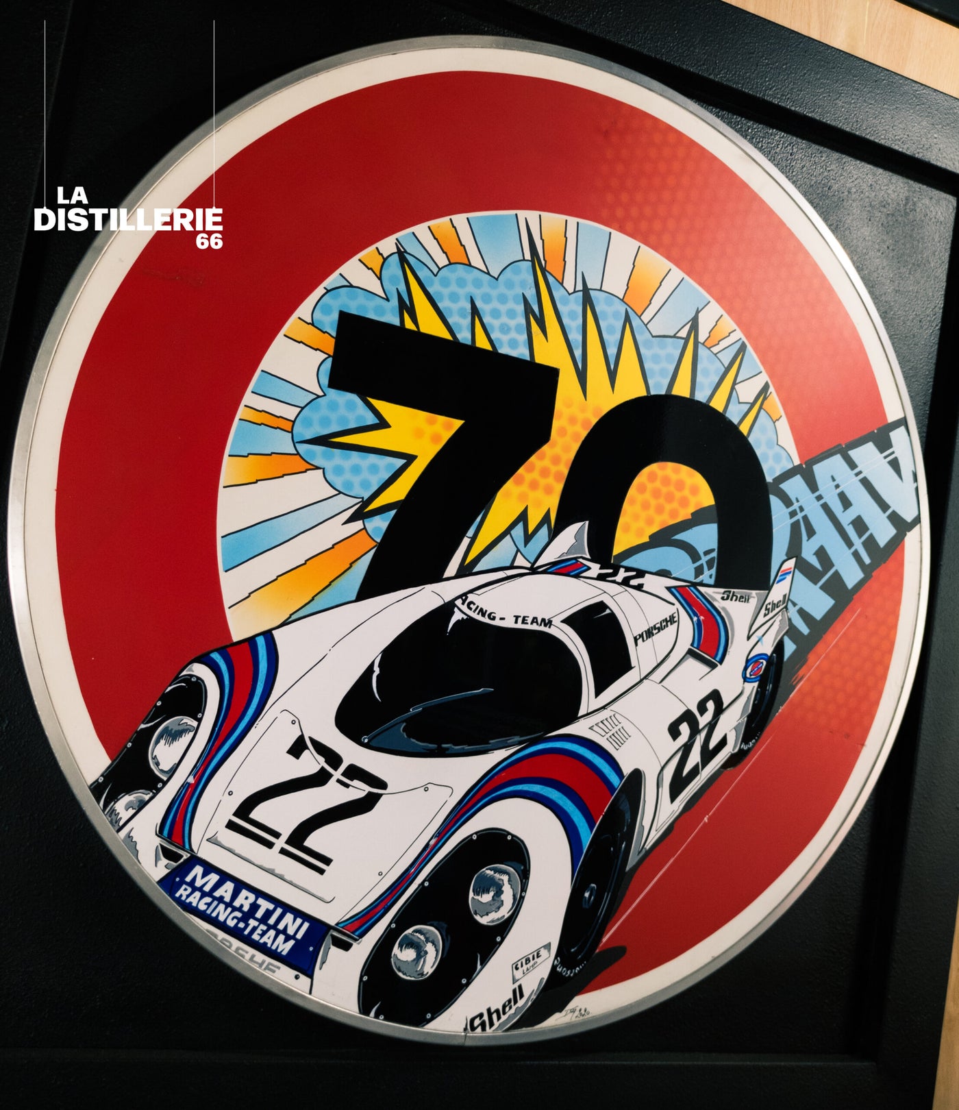 Œuvre Martini 917 par Daddy Graff — panneau routier détourné, culture automobile et Pop Art