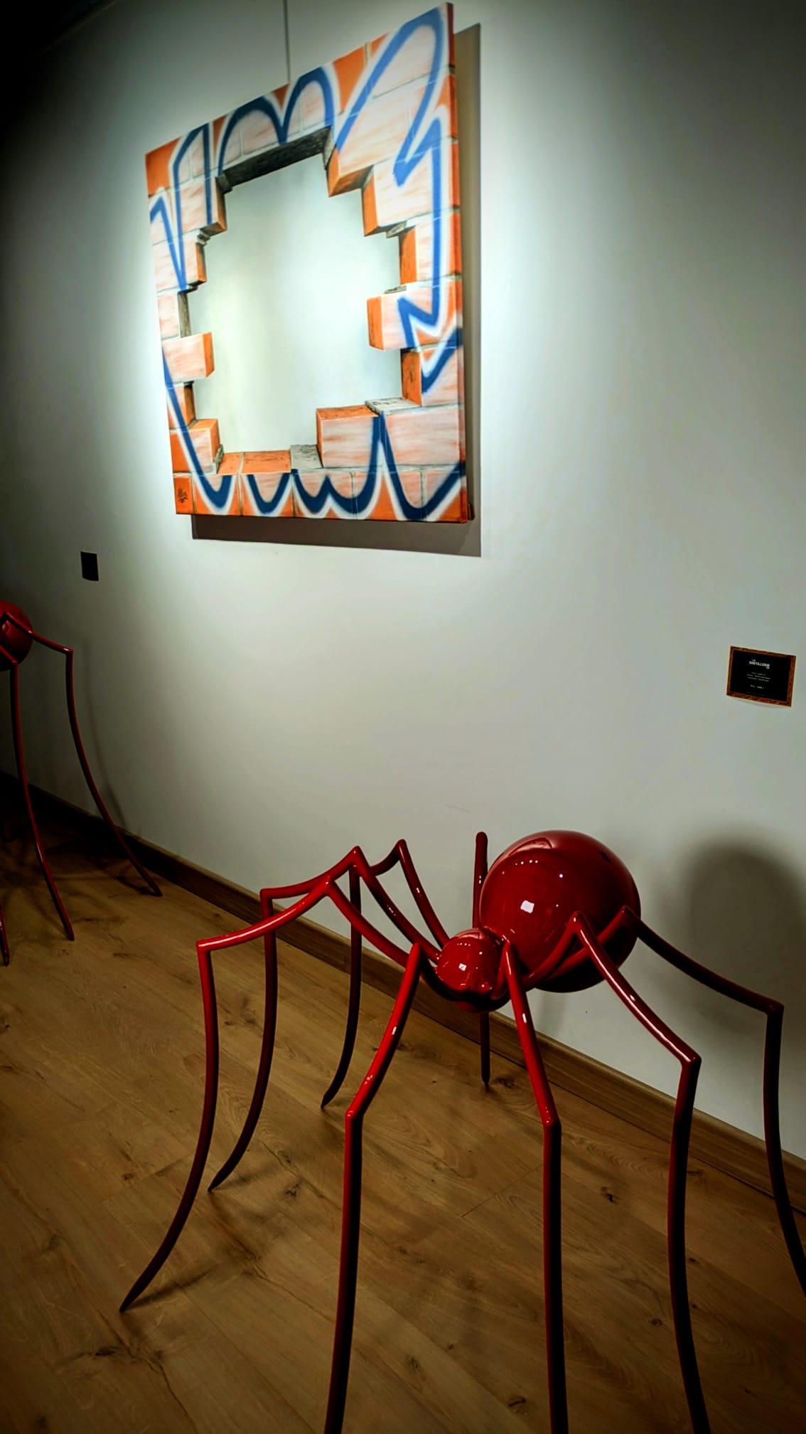 Mémoire de mur par Vile — œuvre contemporaine autour du graffiti et du vide