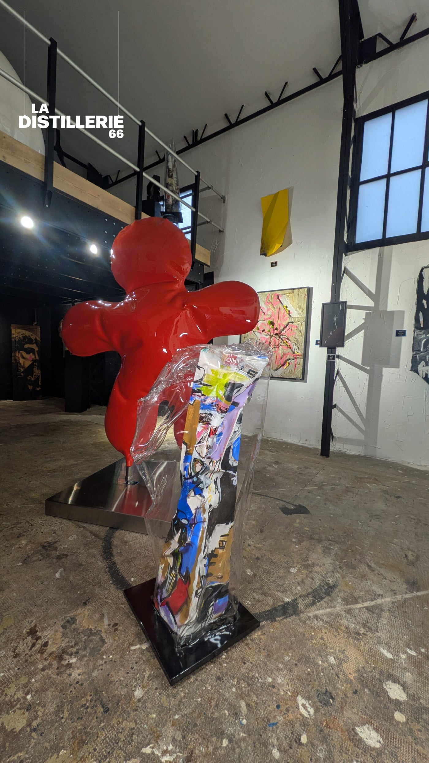 Mistral Gagnant — sculpture totem originale de Thierry Clamens en bois entoilé et plexiglas, art contemporain