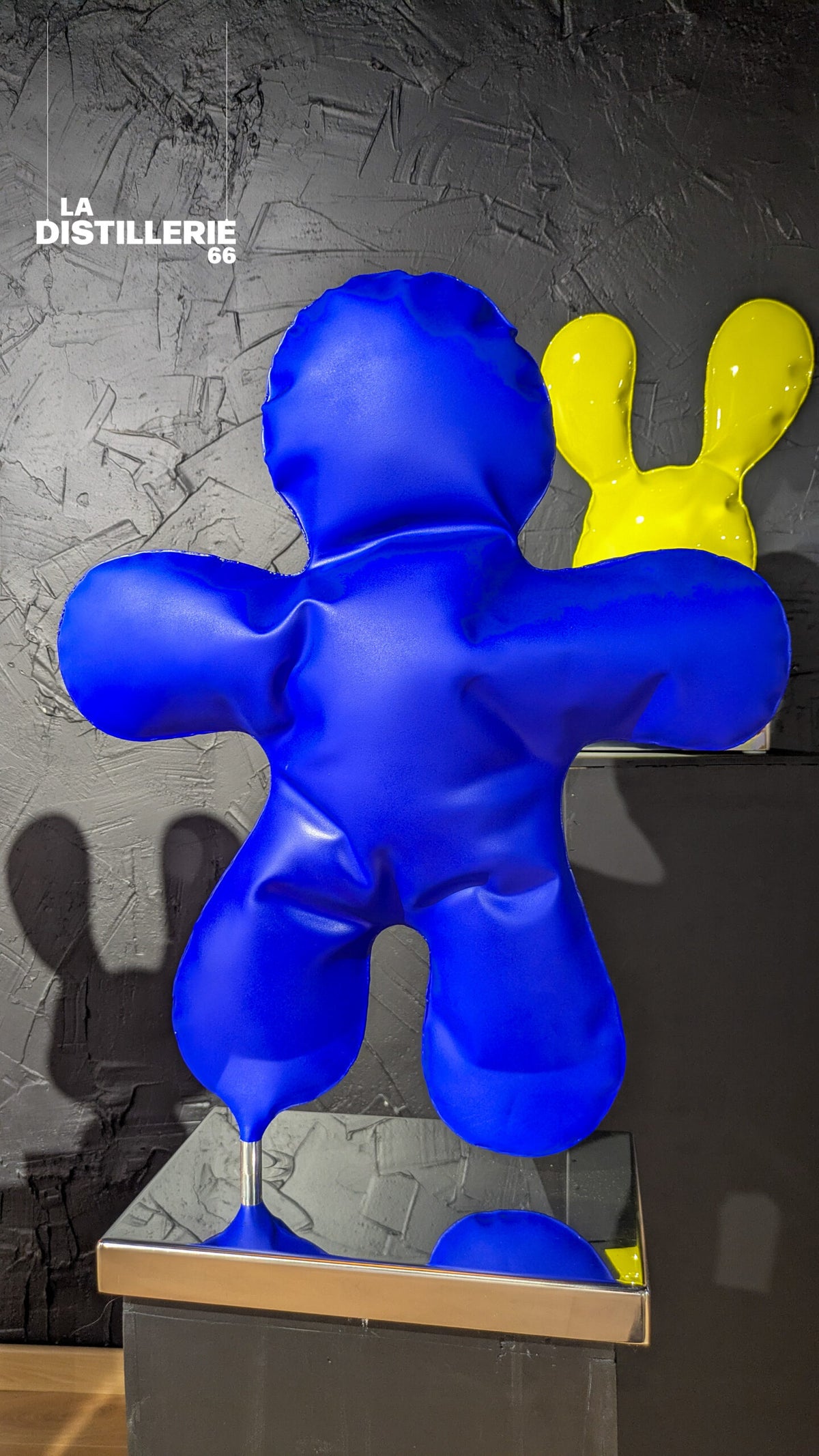 Sculpture contemporaine Petit Bonhomme bleu 73 cm de Henri Iglesis — acier soufflé laqué