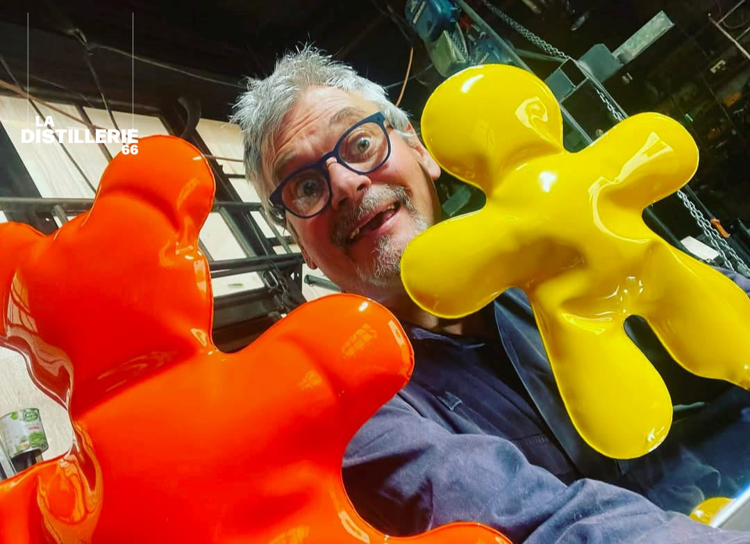 Petit Bonhomme jaune par Henri Iglesis — œuvre contemporaine en acier laqué soufflé