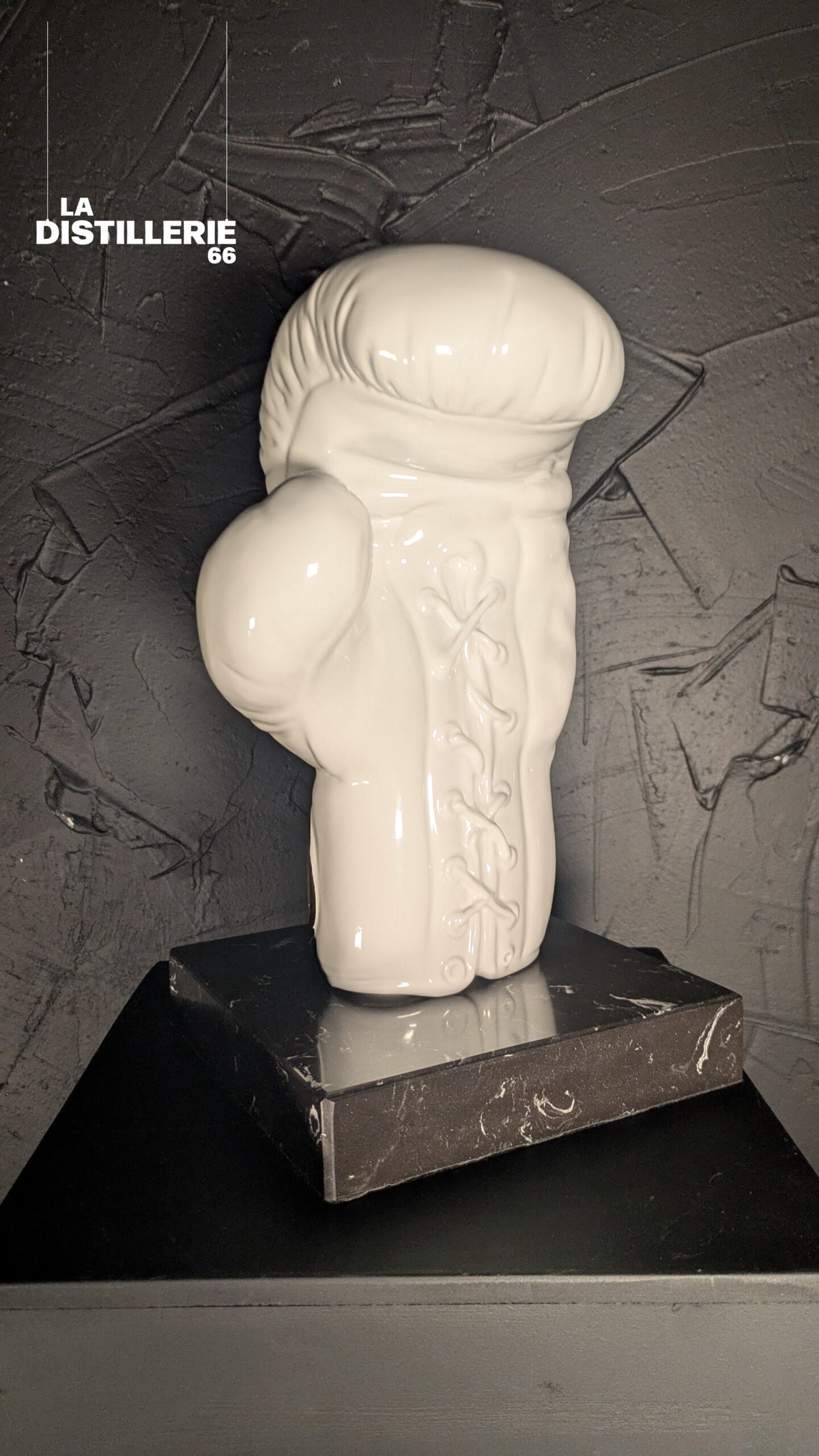 Naor — White Love, œuvre contemporaine en résine