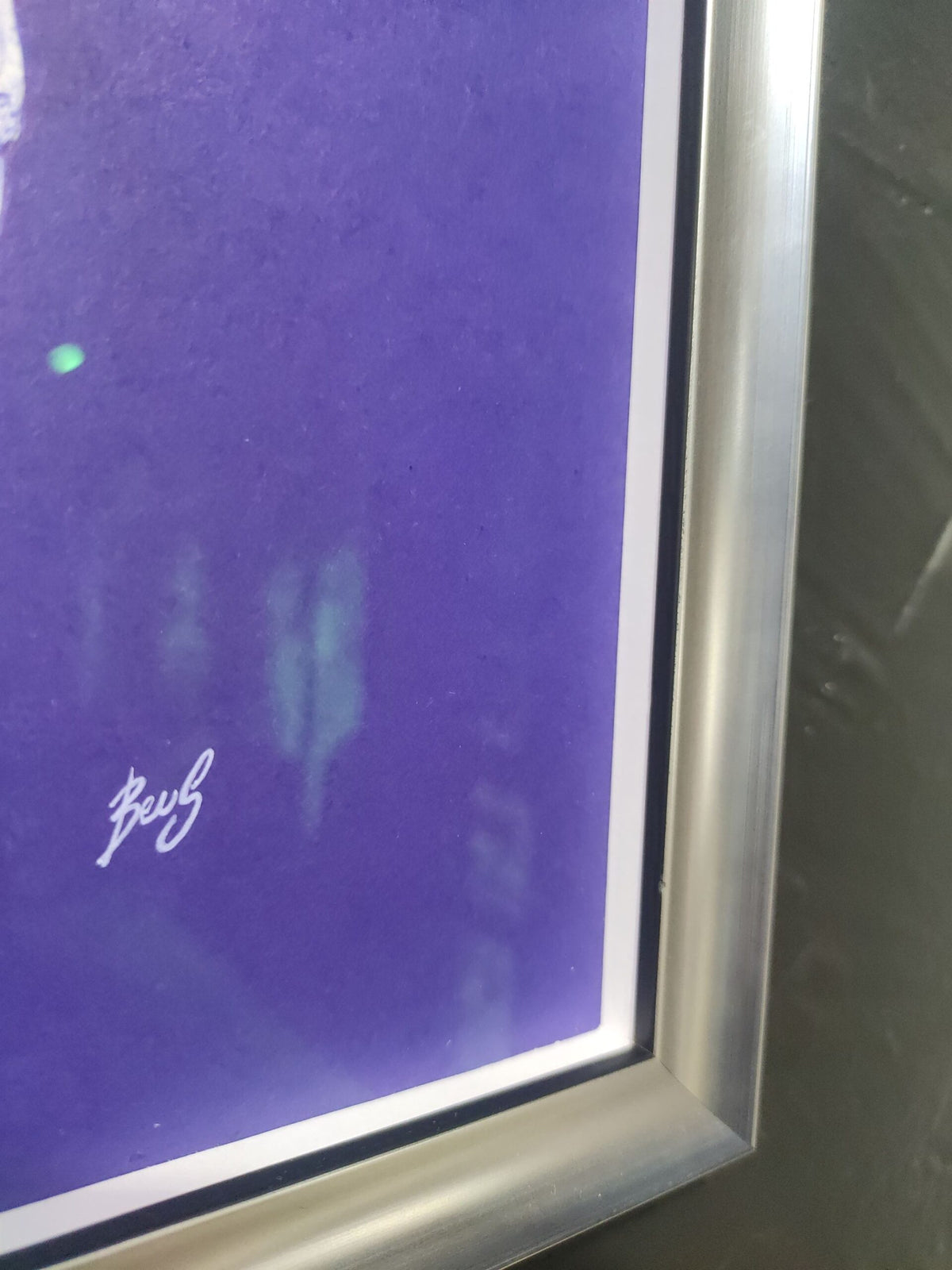 Dessin Bestial de l’artiste Beus — stylo Bic sur papier et thème de la préhistoire