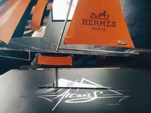 Sculpture Le Bateau 70 de l’artiste Arcanis — acier poli miroir, cuir et savoir-faire français