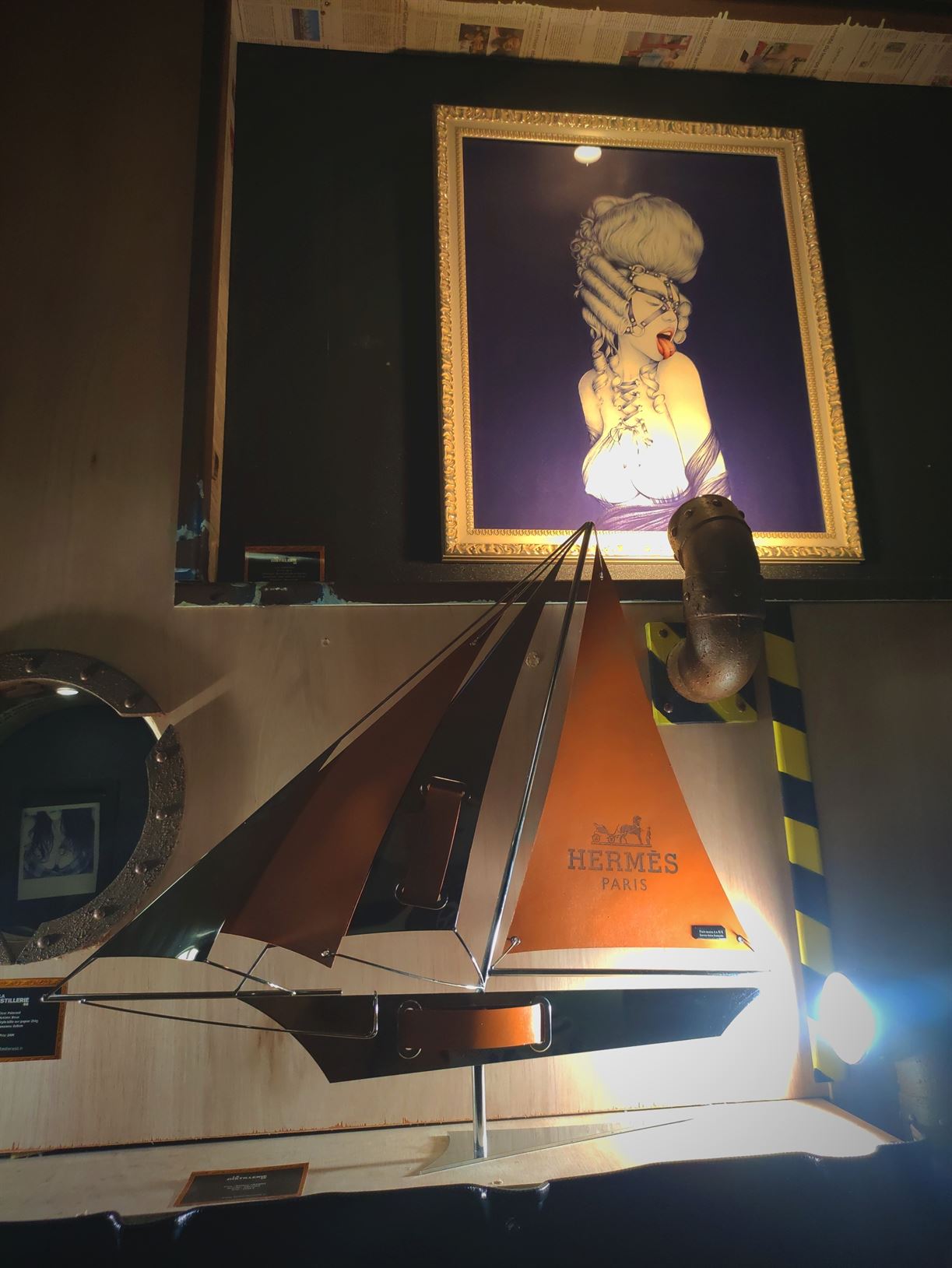 Arcanis — Le Bateau 70, sculpture de bateau en acier inoxydable et cuir