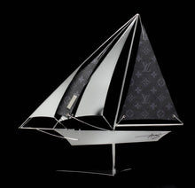 Bateau Vuitton 40 — création d’Arcanis, sculpture murale ou sur socle en acier et cuir