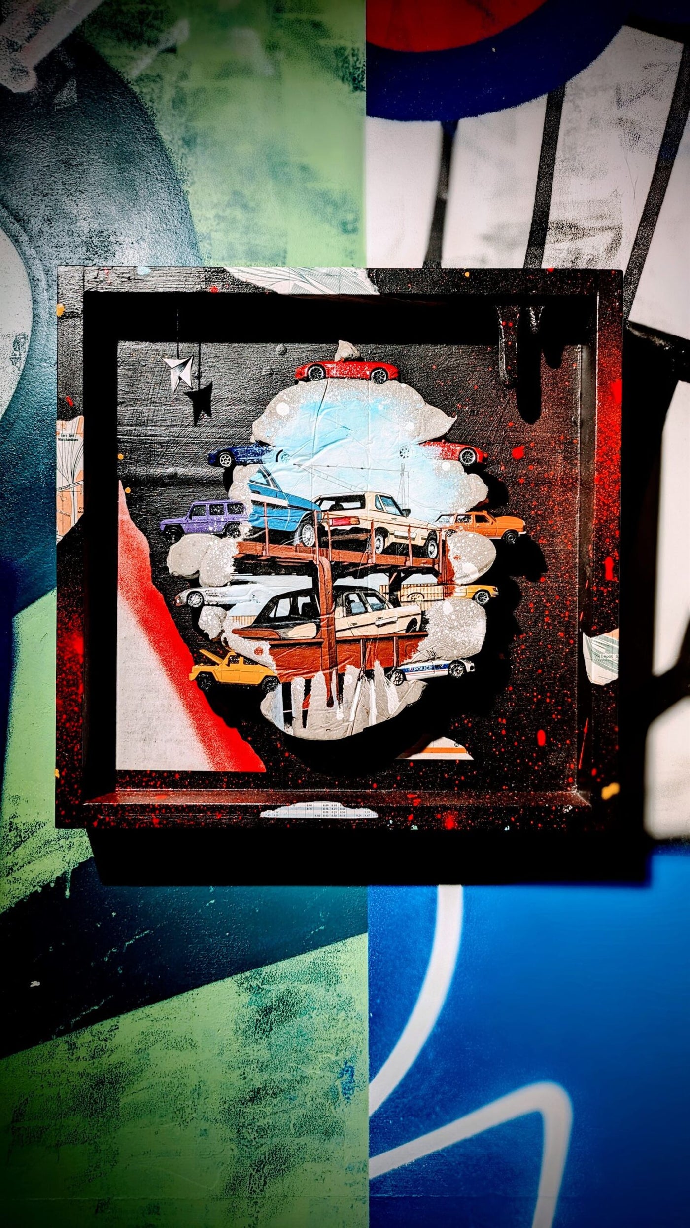 Œuvre AutoTrain par Ludo Lassalle — street art, bois, béton et mémoire du voyage en train