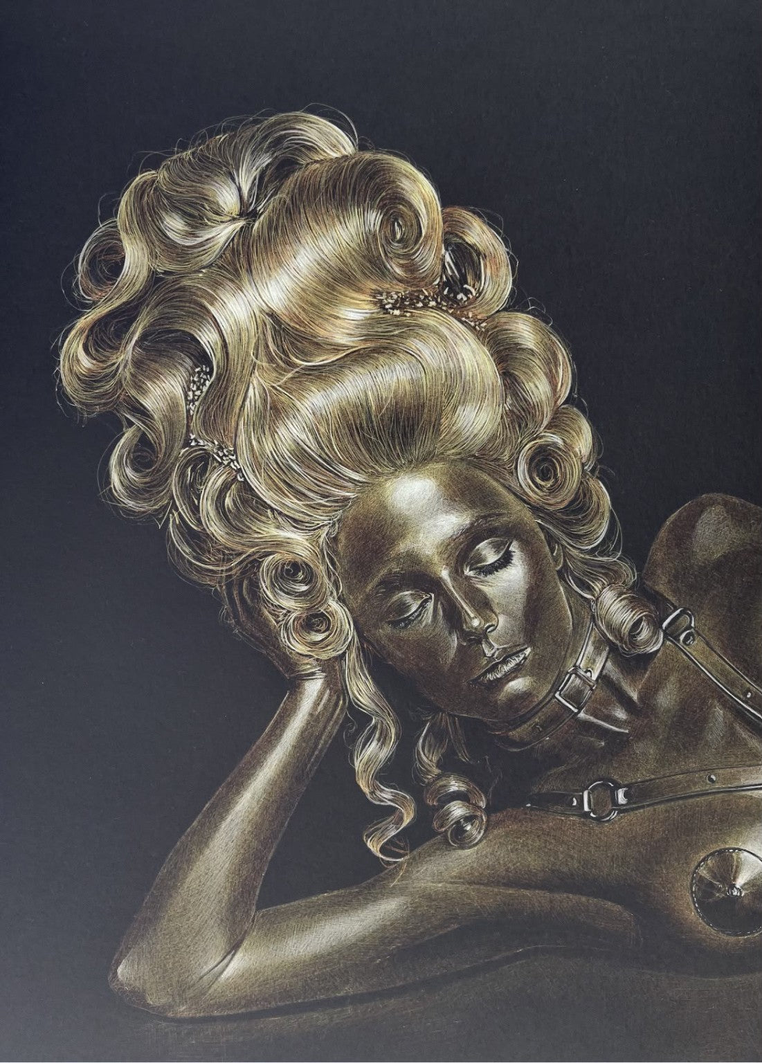 L’Attachante — BEUS — détail de la coiffure en filtre négatif