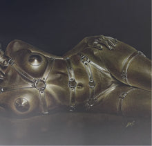 L’Attachante — BEUS — détail du harnais en tonalités or et bronze
