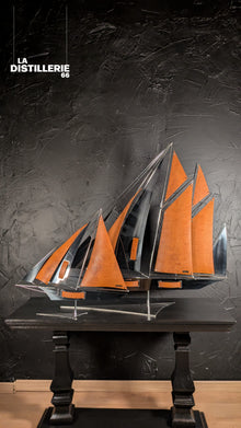 Sculpture contemporaine CRONOS 120 Alligator par Arcanis — métal poli miroir et cuir