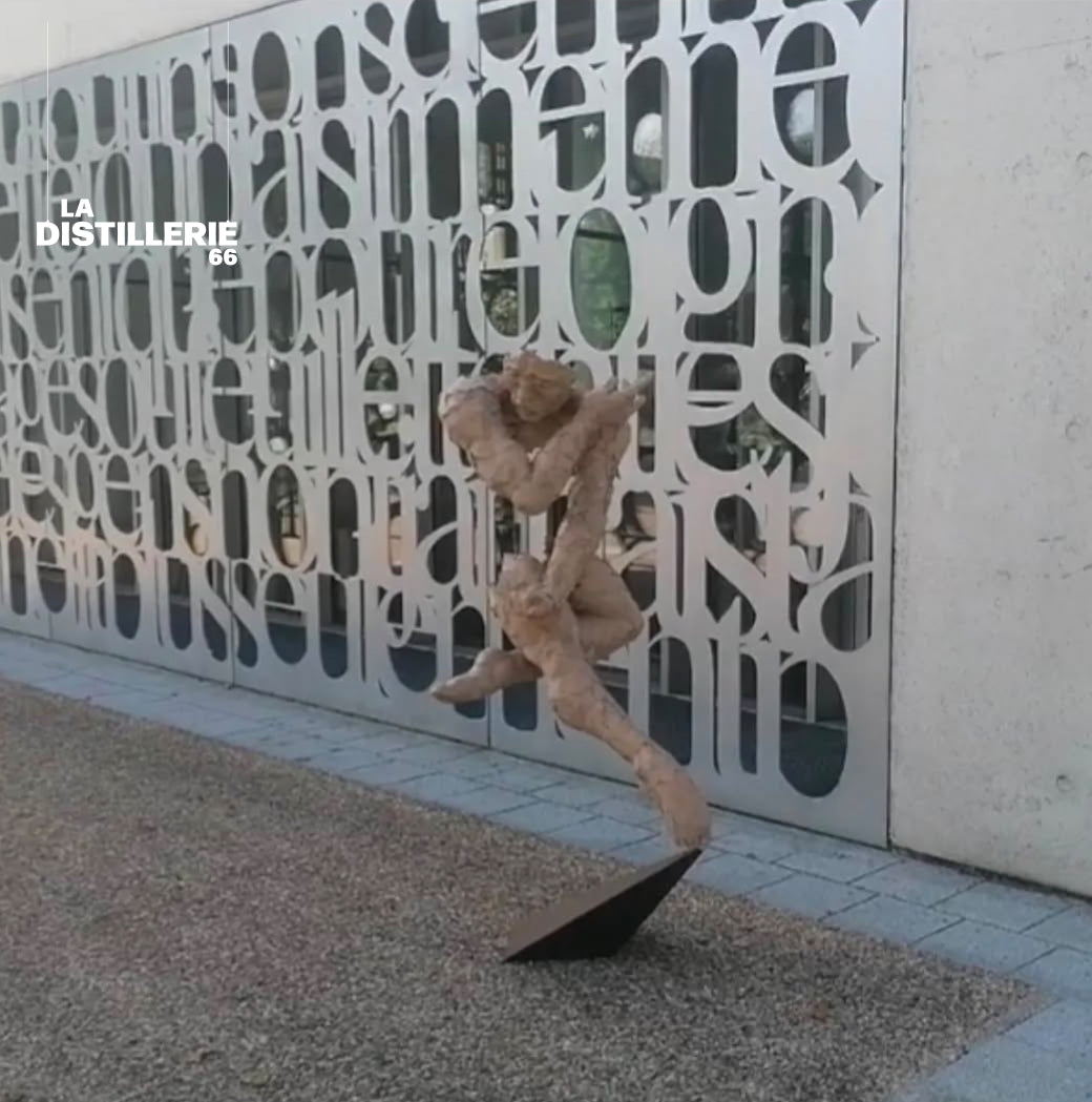 Équilibre — création sculpturale d’Éric Montaux autour du corps, de la tension et de la stabilité