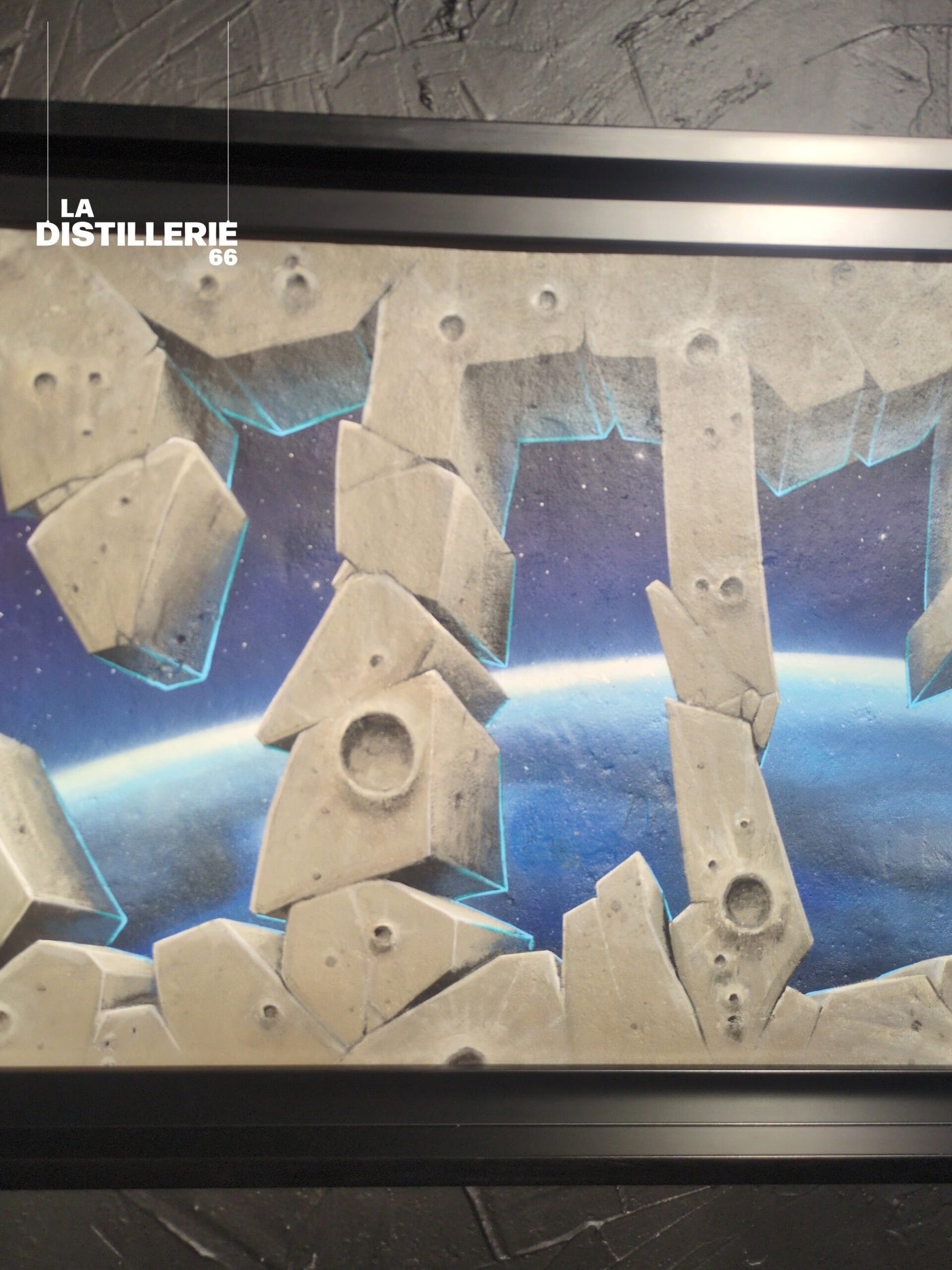 From the Moon to Earth de Vile — street art, lettres sculptées et horizon terrestre