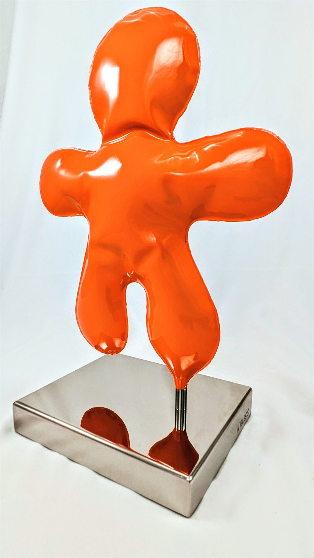 Petit Bonhomme orange par Henri Iglesis — œuvre contemporaine en acier laqué soufflé