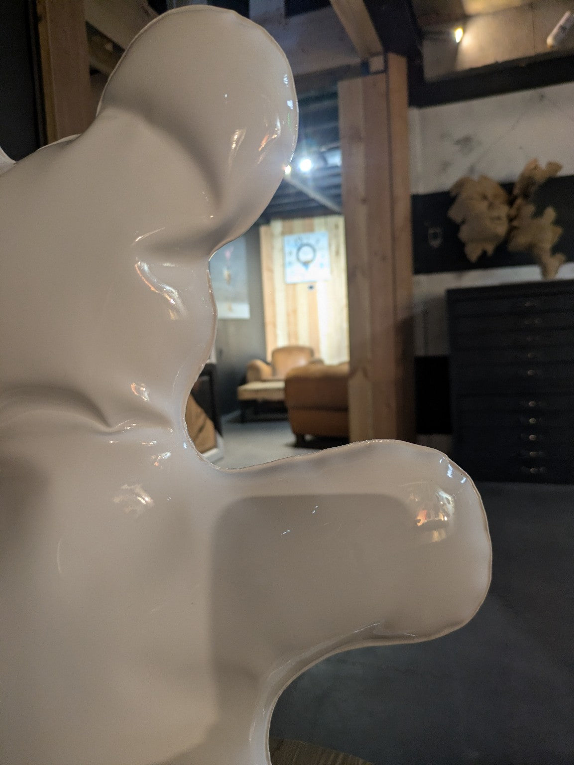 Henri Iglésis — Teddy blanc F2, détail de la finition blanche