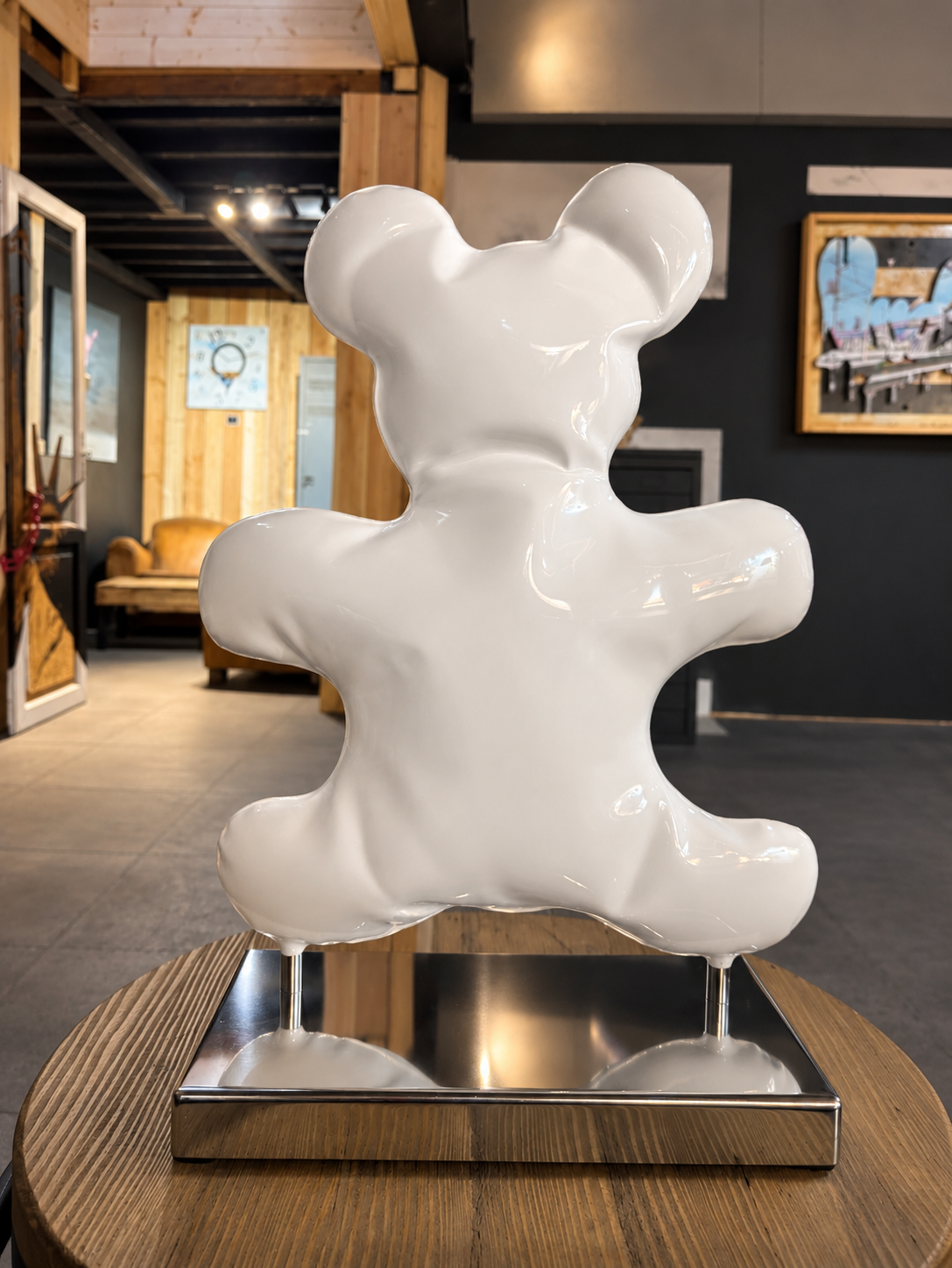 Teddy blanc F2 d’Henri Iglésis, sculpture en acier soufflé laqué blanc