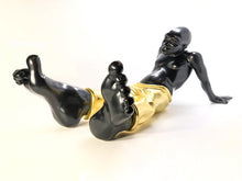 Œuvre Bigfoot par Idan Zareski — sculpture contemporaine et figure aux pieds surdimensionnés