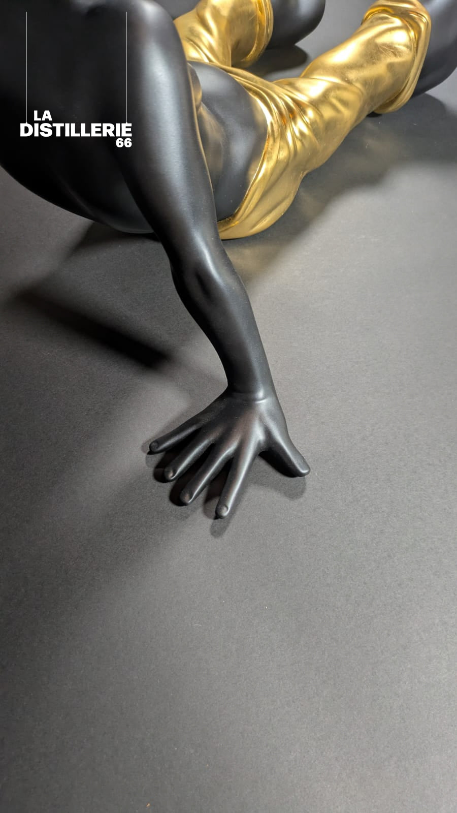 Œuvre d’Idan Zareski Bigfoot — sculpture en résine, édition limitée