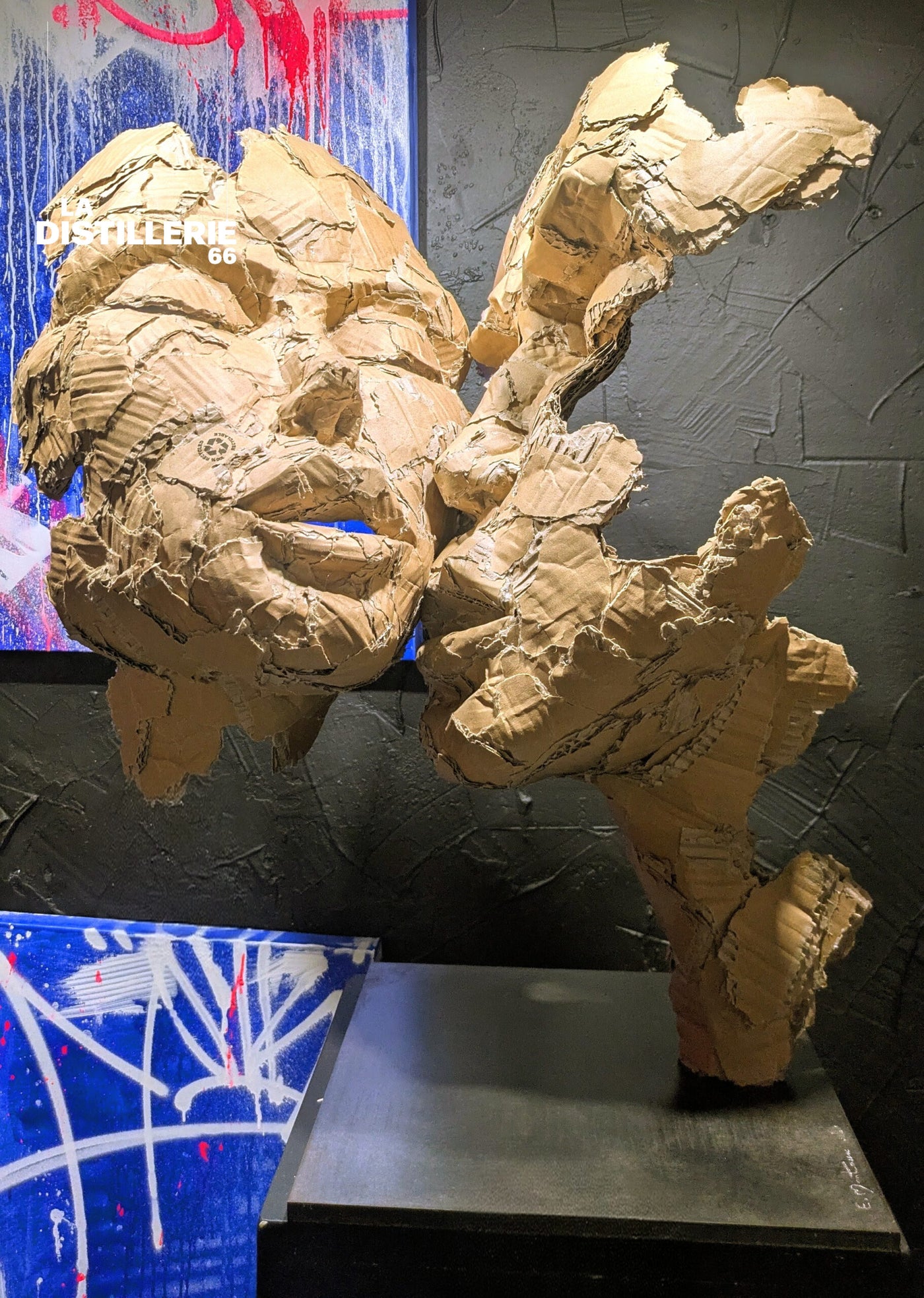 La Passion — création sculpturale d’Éric Montaux en carton et acier