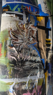 Les Promeneurs de Thierry Clamens — sculpture verticale en toile peinte, bois et plexiglas