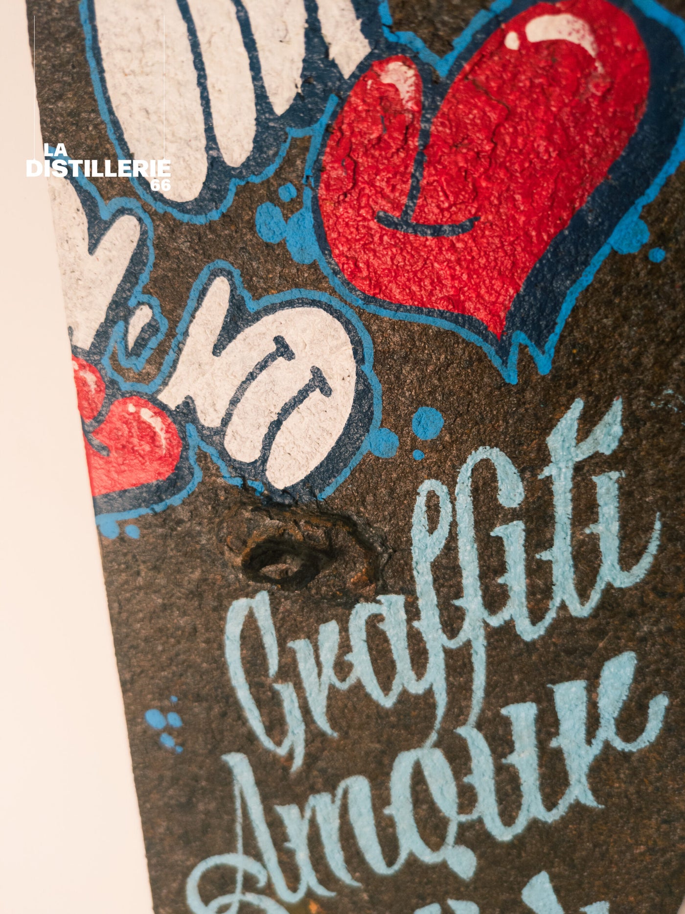 Œuvre Graffiti Paris par Kœurélé — recycl’art, acier rouillé et peinture urbaine