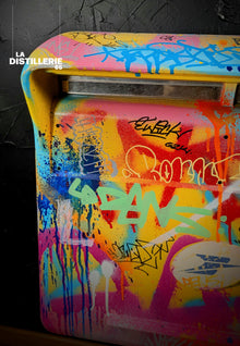 Mail Box — œuvre originale de Faki et One Siker au spray et à l’acrylique sur boîte aux lettres
