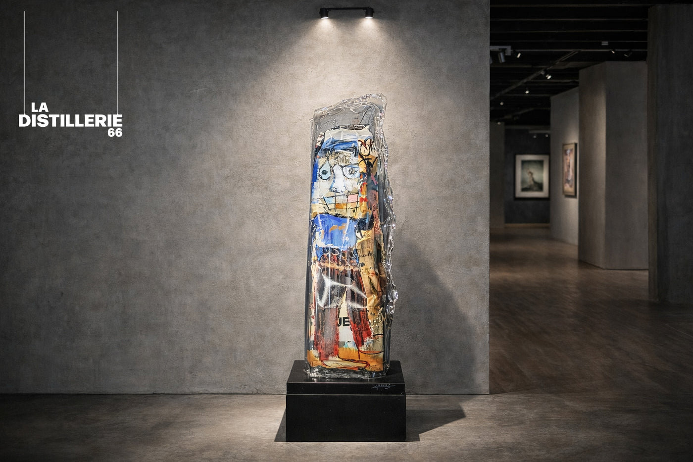 Moulin Rouge — sculpture de Thierry Clamens mêlant bois, toile et plexiglas