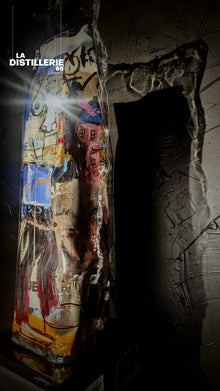 Moulin Rouge par Thierry Clamens — totem sculptural, toile peinte et plexiglas