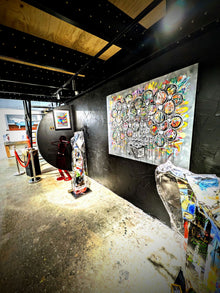Œuvre Sub par Mr Yerro — spray, acrylique et motifs floraux graphiques