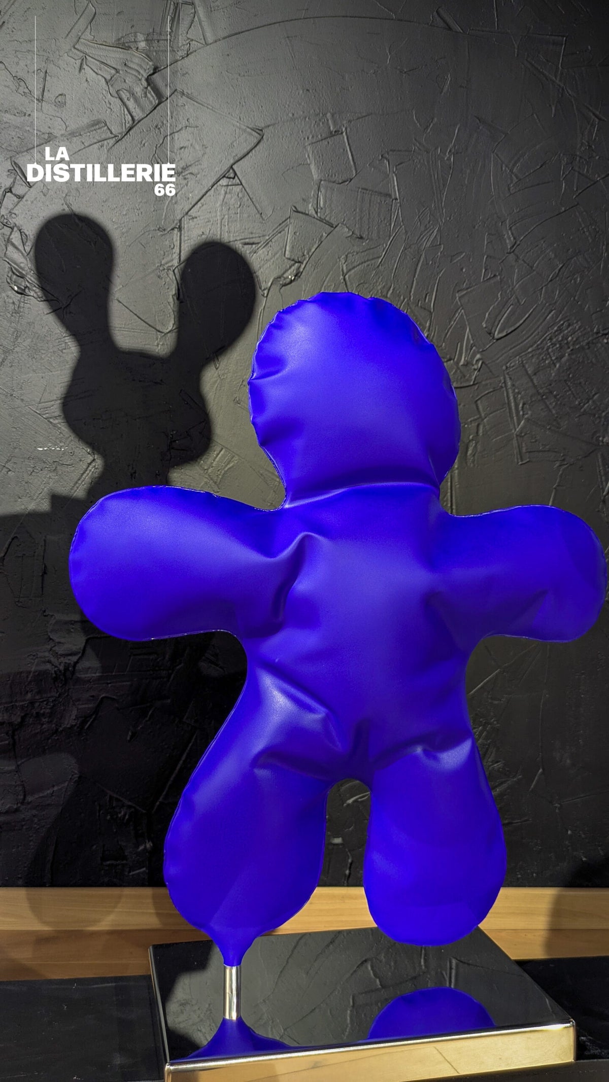 Petit Bonhomme bleu 73 cm par l’artiste Henri Iglesis — sculpture métallique contemporaine