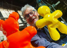 Petit Bonhomme jaune par Henri Iglesis — œuvre contemporaine en acier laqué soufflé