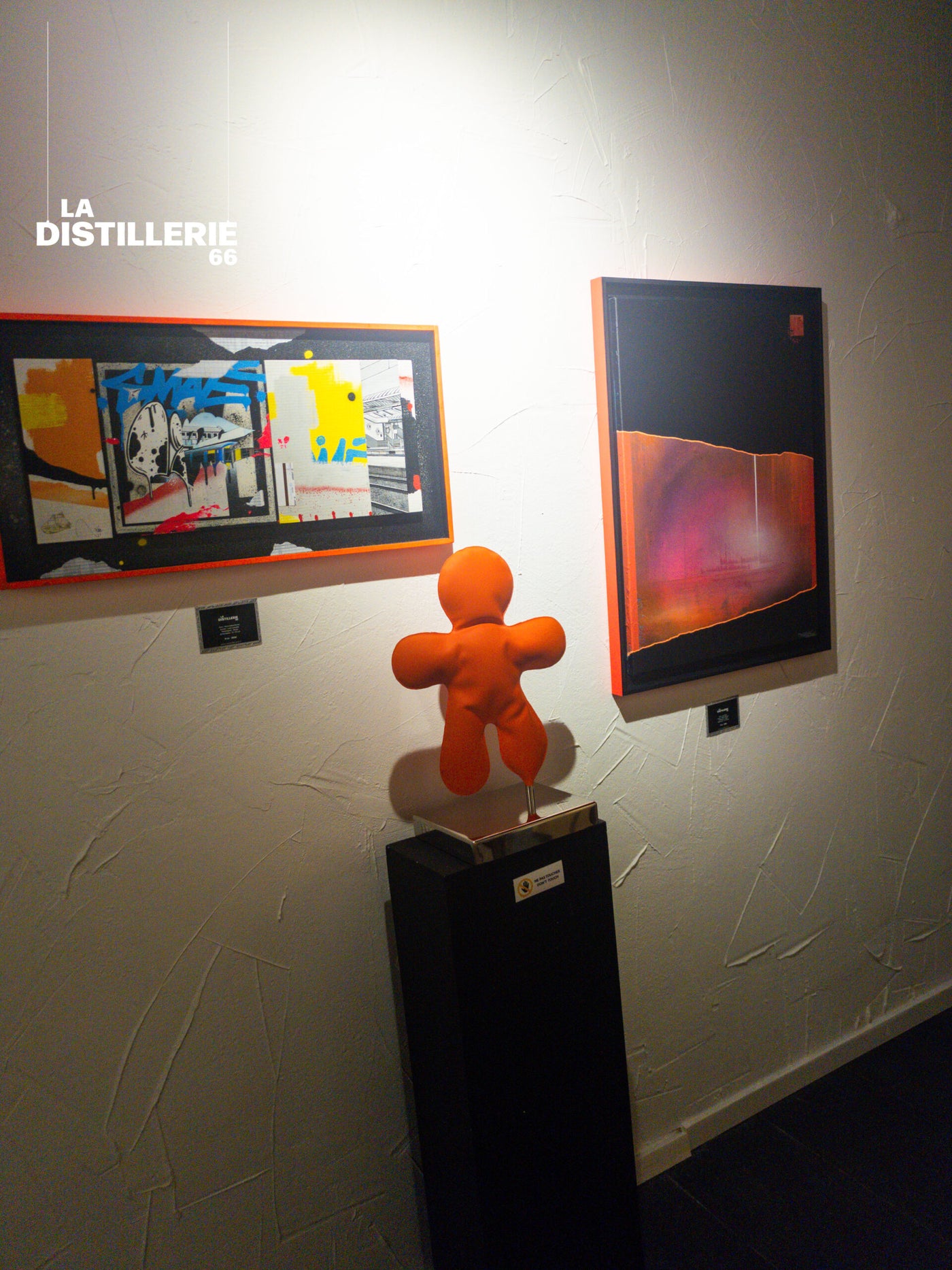 Petit Bonhomme orange mate par Henri Iglesis — œuvre contemporaine en acier laqué soufflé
