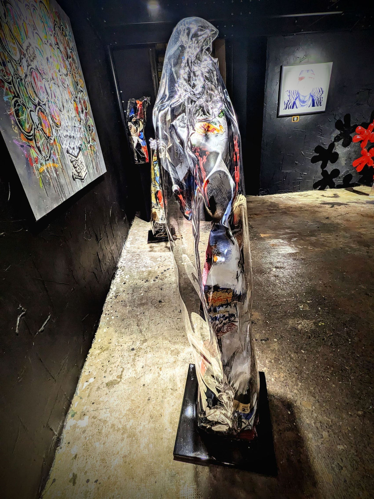 Œuvre de Thierry Clamens Réflexion — sculpture verticale contemporaine et matière picturale