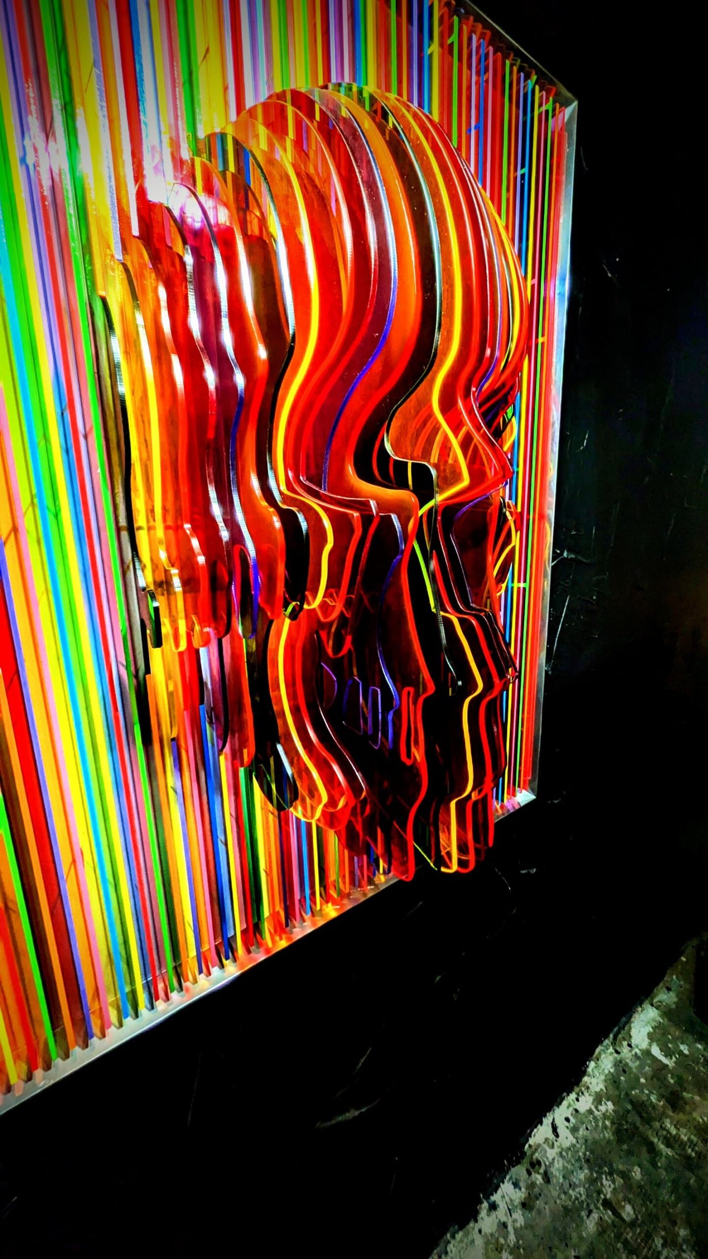 Skull Colors par Alx Slice Art — lames colorées, lumière et illusion de mouvement
