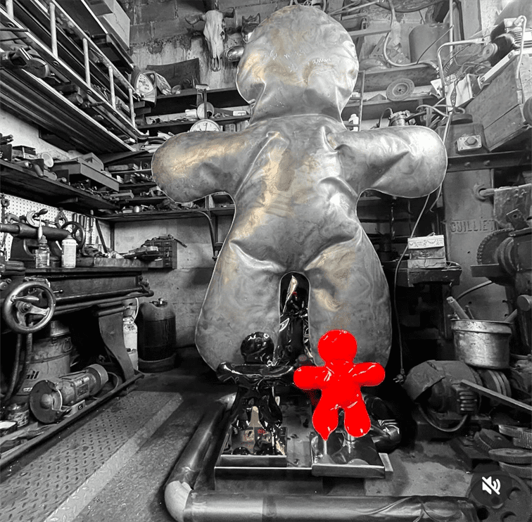 Création Petit Bonhomme rouge de Henri Iglesis — acier soufflé laqué et soudure