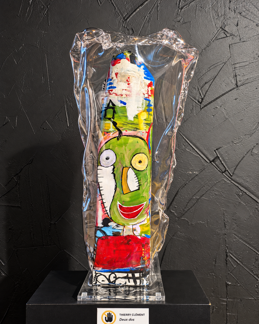 Thierry Clamens, De dos (2026), sculpture double face sous plexiglas, portrait vert vu de face