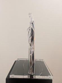 Thierry Clamens, L’écoute (2026), vue de profil de la sculpture