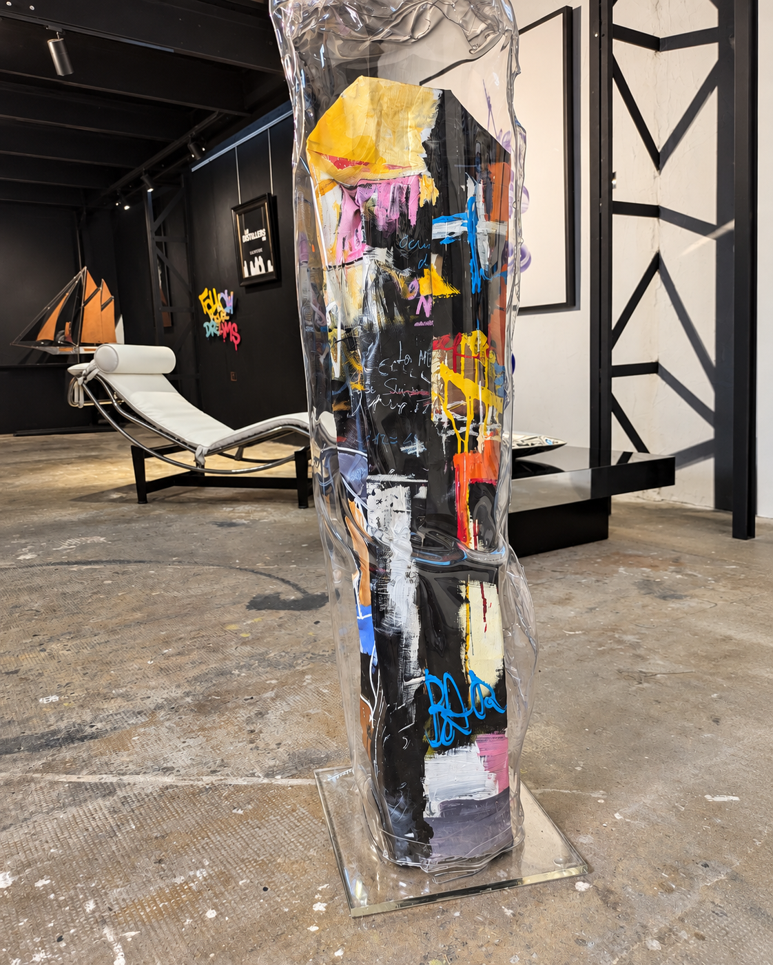 Thierry Clamens, Un pas de côté 2, vue arrière de la sculpture en galerie