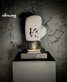 Œuvre White Love par Naor — sculpture décorative contemporaine en résine