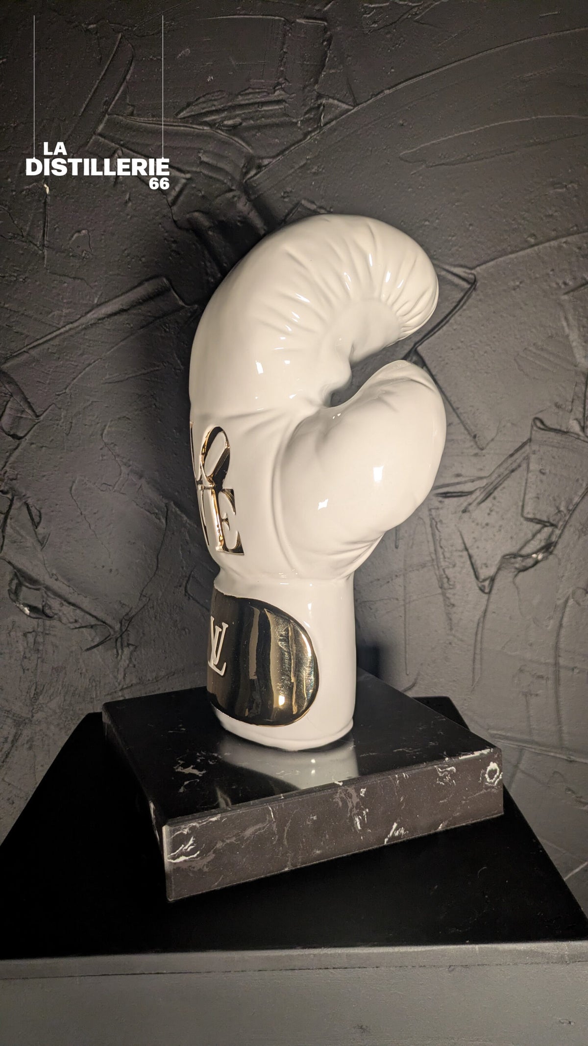 White Love par Naor — sculpture Pop Art en résine