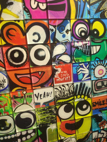 Œuvre Les P'tites Bestioles par Arykp — plus de cent graffitis assemblés en mosaïque en relief